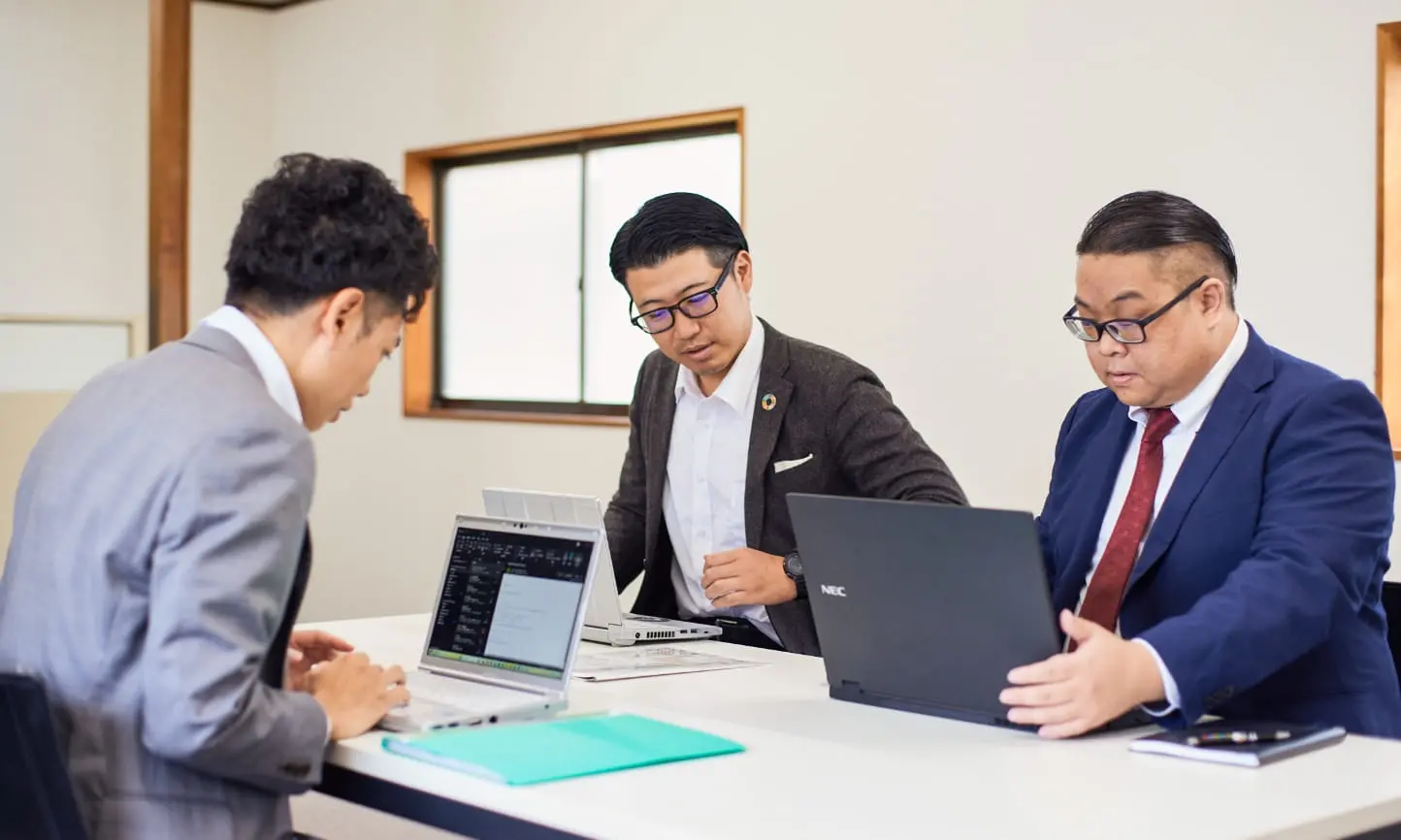 仕事をしている男性