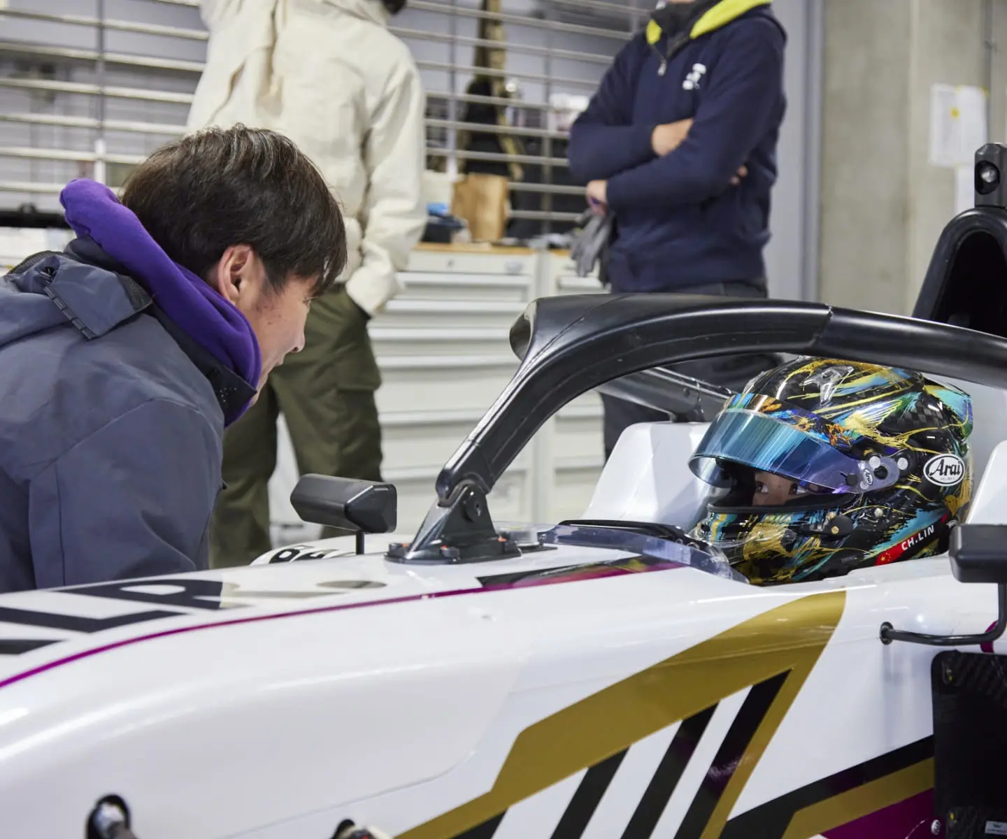 プラクティスから本戦終了まで、ULS Factoryがチームに同行。マシンセッティングやレース中の万一のトラブルなどに対応します。 <br>レース日程、開催地など諸条件にあわせて最適なサポート体制を整えます。