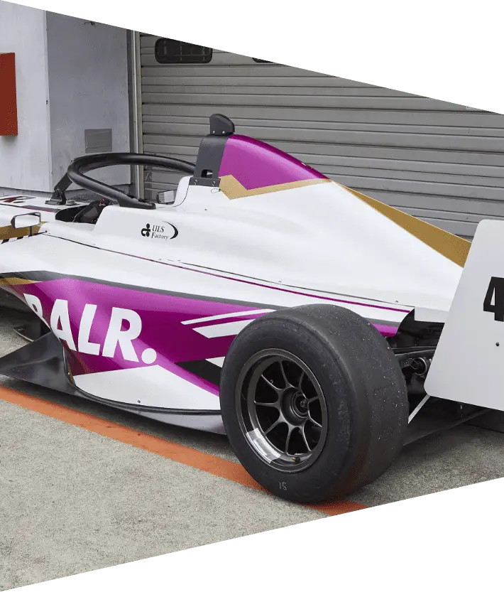 ピットに停車中のフォーミュラカー